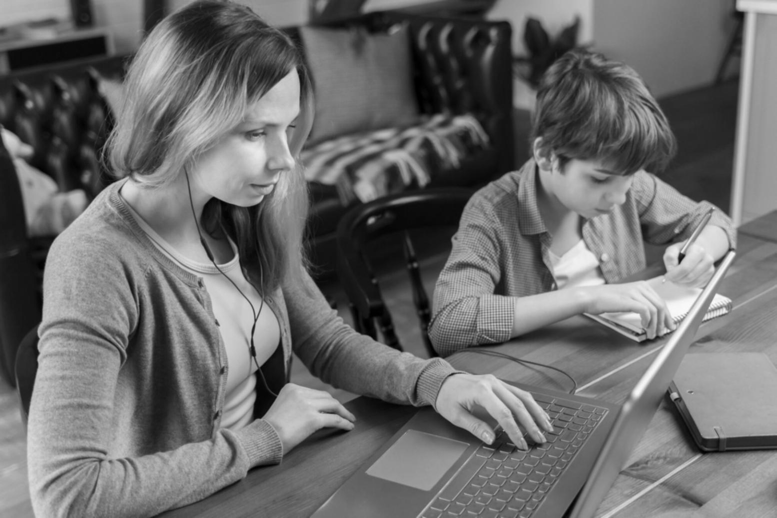 Espace de formation moderne avec équipements professionnels
